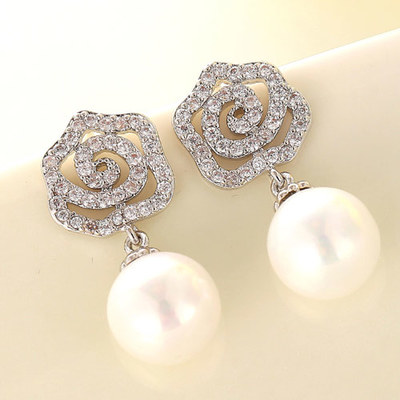 精致 韓版時(shí)尚甜美璀璨玫瑰花珍珠優(yōu)雅氣質(zhì)耳釘(仿過敏耳釘)|韓國飾品批發(fā)|歐美飾品批發(fā)|頭飾批發(fā)|義烏飾品批發(fā)|外貿(mào)飾品批發(fā)