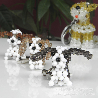 【供應(yīng)水晶串珠工藝品 亞克力串珠掛件 可愛(ài)小狗小公仔 小商品批發(fā)】?jī)r(jià)格,廠家,圖片,水晶工藝品,化州市中垌鎮(zhèn)大通珠飾工藝廠-