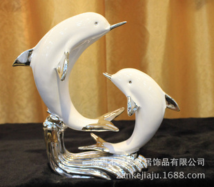 批發(fā)采購塑料、樹脂工藝品-海豚心擺件,酒店軟裝飾品,居家樣板房裝飾,樹脂電鍍工藝.