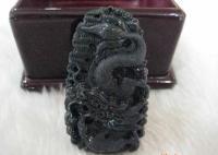 翡翠墨玉龍牌掛件 天然A貨的工藝與收藏價值